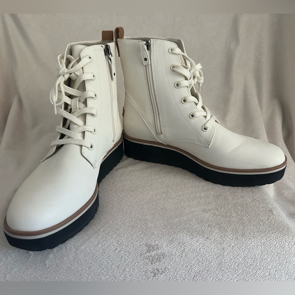 Dr.Scholl’s, White side-zip ankle boot, Size 6.5 - Excellent condition